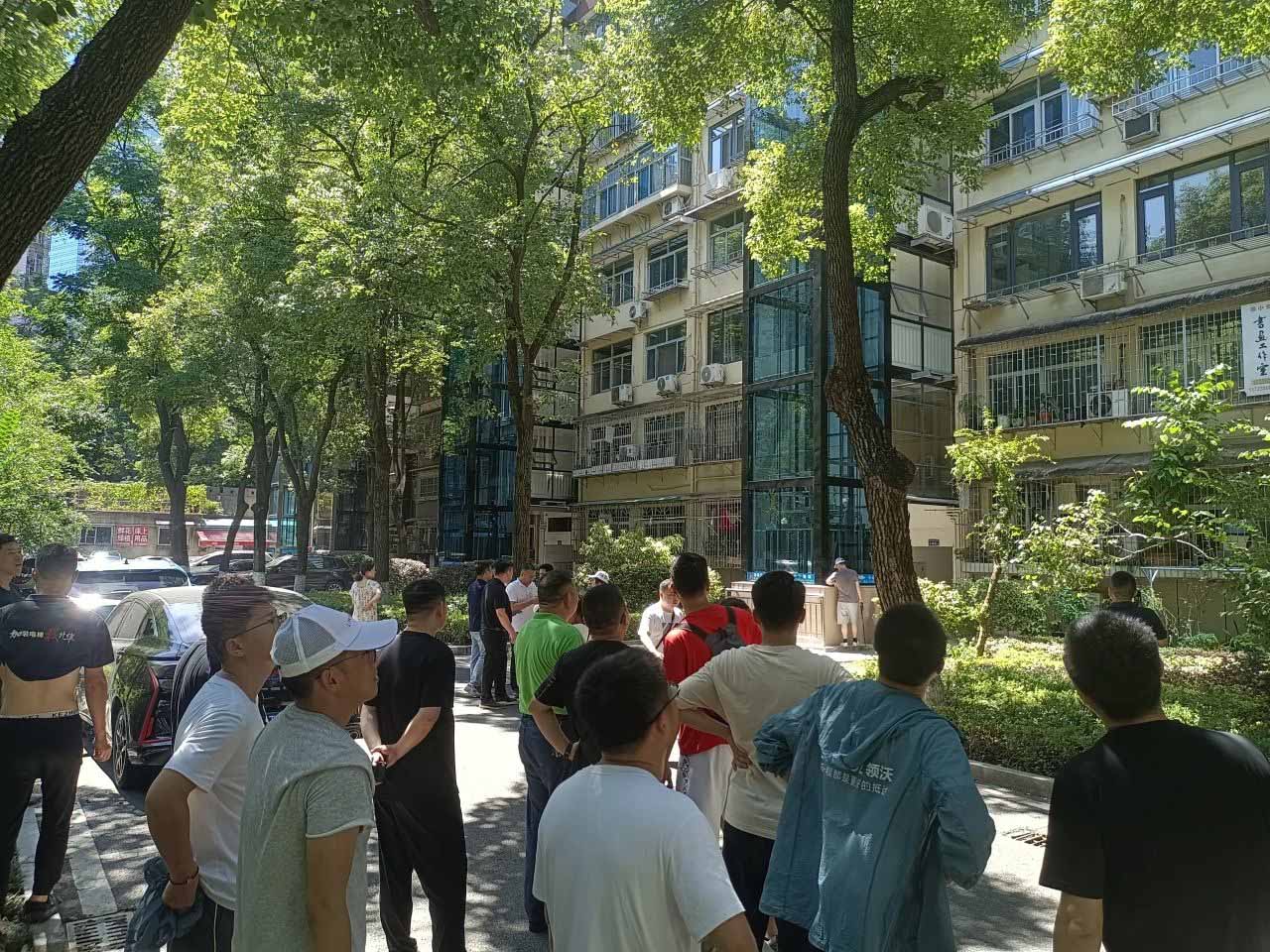 快讯：美的集团楼宇科技事业部专程考察省政府小区加装电梯