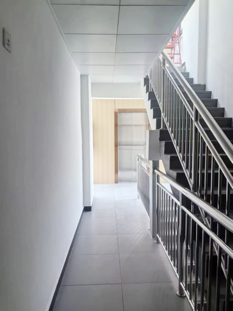 赋能百家加梯企业再下一城，延安第 一台楼道平层电梯交付！